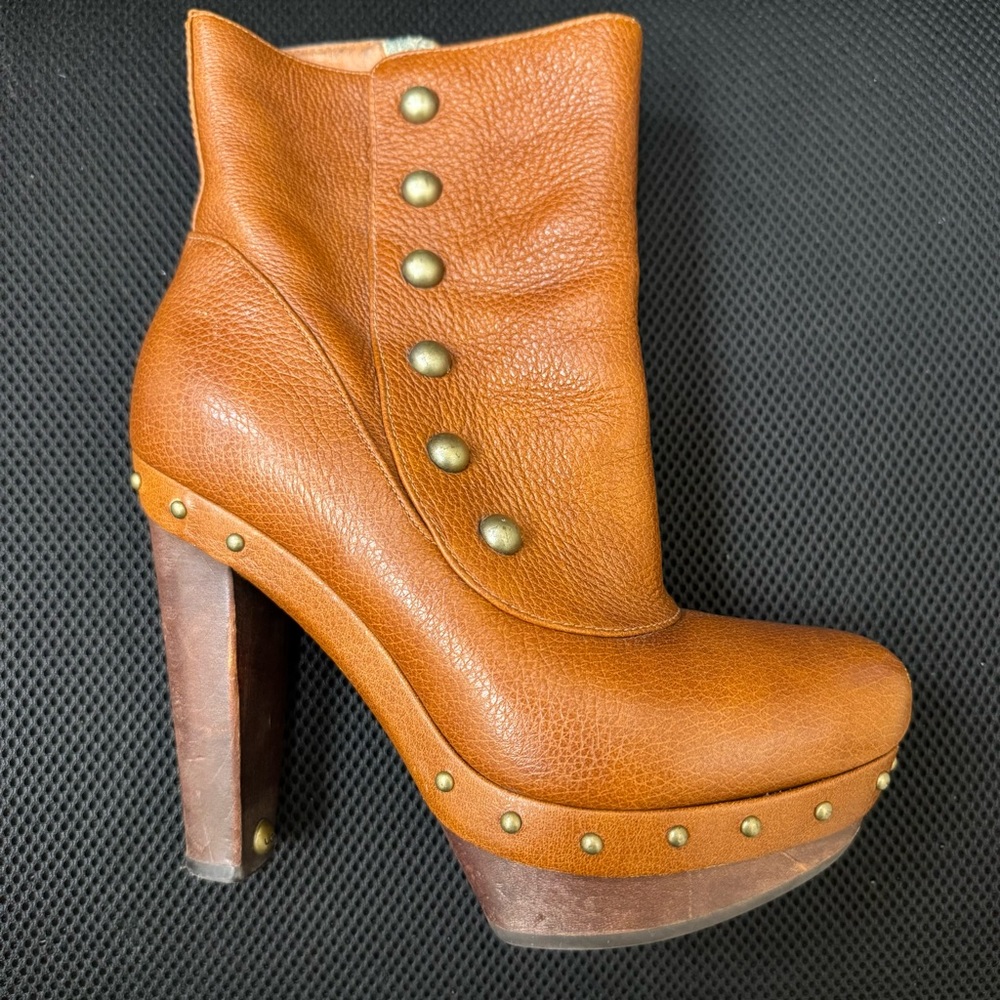 UGG - COSIMA cognac high heel platform pebbled leather bootie w studs Sz 6.5 - Picture 3 of 17